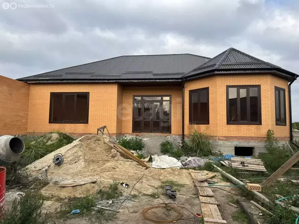 Дом в Назрань, улица Юсупа Ахильгова (170 м) - Фото 1