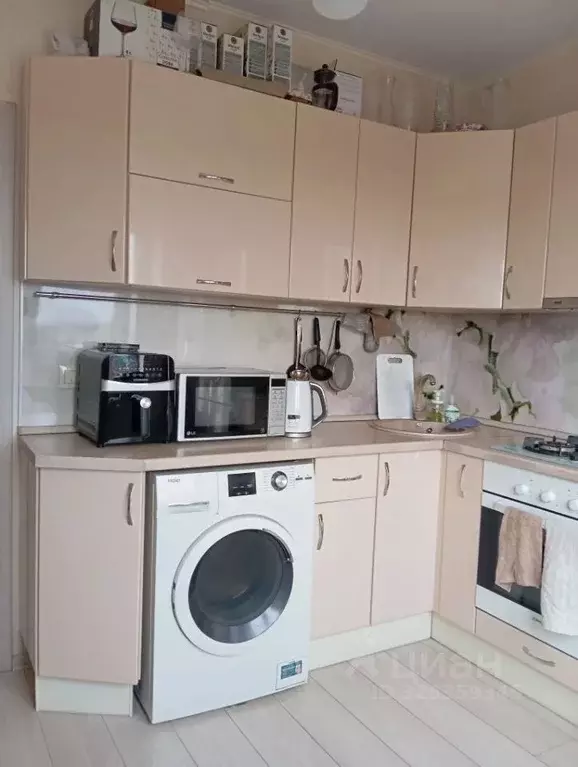2-к кв. Омская область, Омск ул. 21-я Амурская, 35 (55.9 м) - Фото 1
