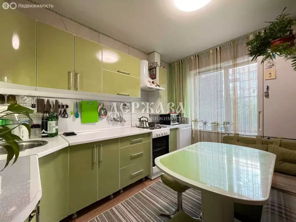 3-комнатная квартира: Старый Оскол, микрорайон Парковый, 25 (61.2 м) - Фото 1
