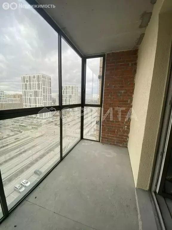 2-комнатная квартира: Тюмень, улица Фармана Салманова, 16 (65 м) - Фото 2