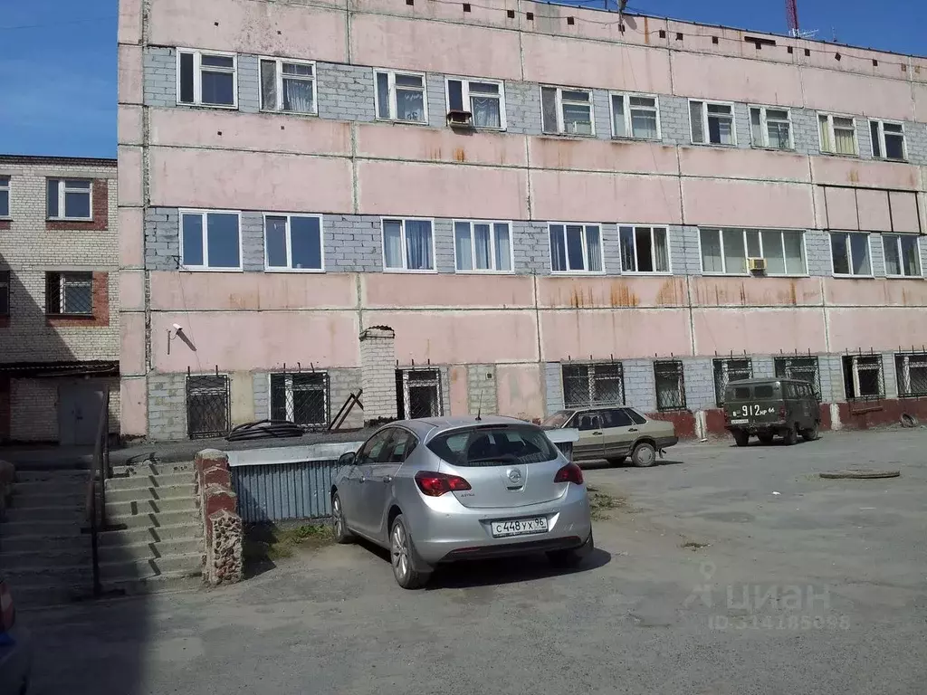 Помещение свободного назначения в Свердловская область, Камышлов ул. ... - Фото 1