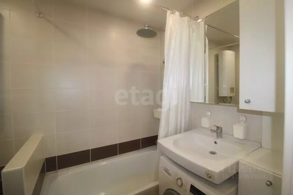 3-к кв. Челябинская область, Челябинск ул. Александра Шмакова, 17 ... - Фото 1