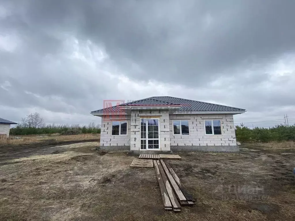 Дом в Белгородская область, Старооскольский городской округ, с. Озерки ... - Фото 1