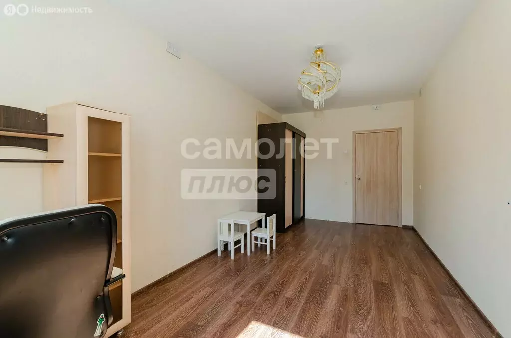 2-комнатная квартира: Челябинск, улица Братьев Кашириных, 111 (56.2 м) - Фото 2