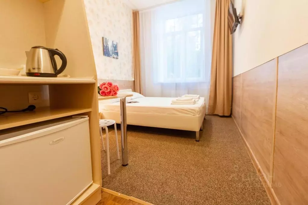 Комната Тюменская область, Тюмень ул. Мельникайте, 83 (16.0 м) - Фото 1