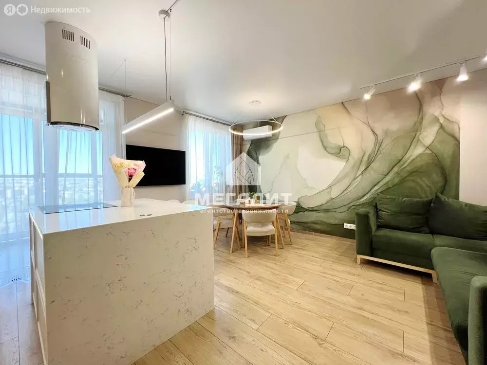 3-комнатная квартира: Казань, улица Короленко, 28Б (72.6 м) - Фото 1
