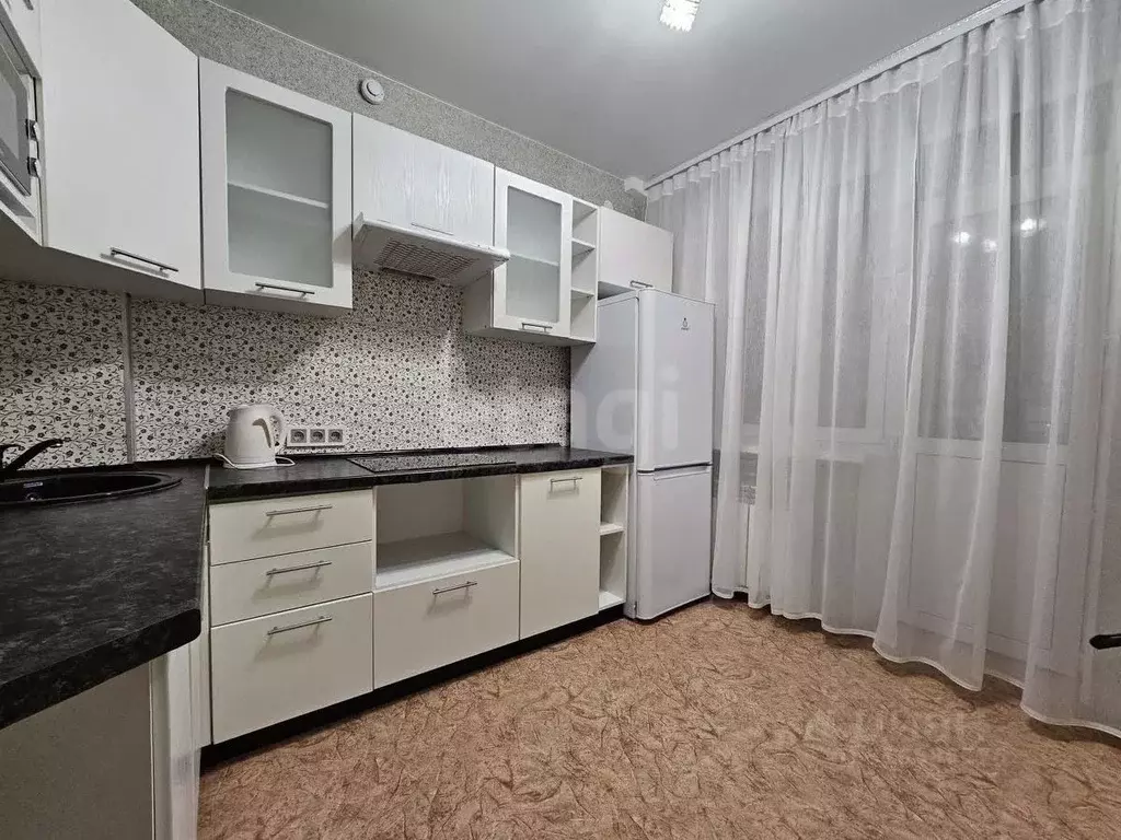 1-к кв. Омская область, Омск ул. Б.Г. Шаронова, 21 (35.0 м) - Фото 0