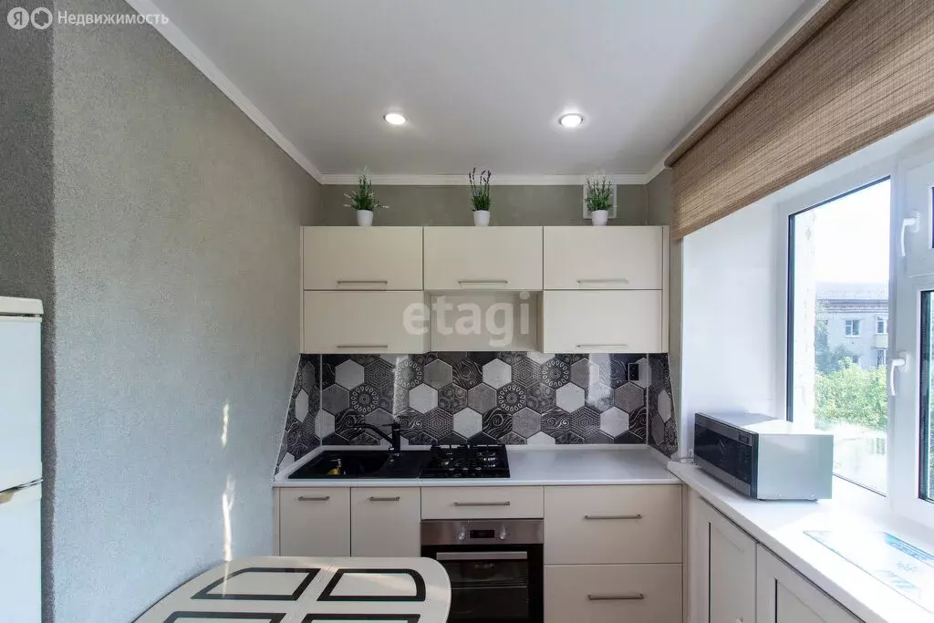 2-комнатная квартира: Тюмень, улица Елизарова, 76 (44.7 м) - Фото 1