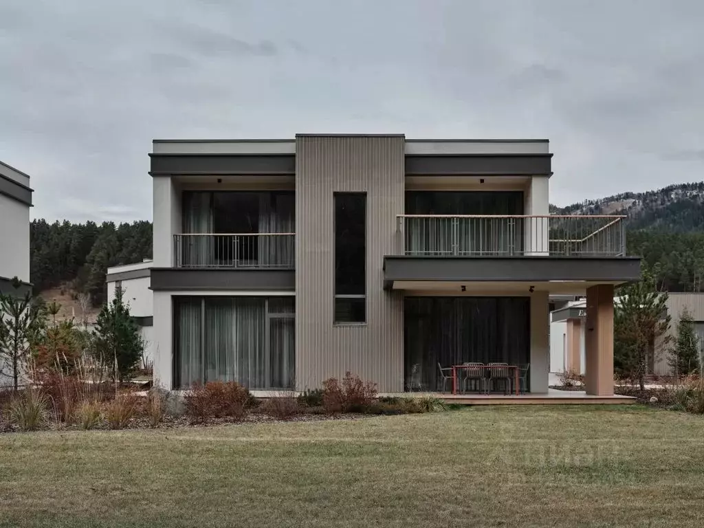 Дом в Алтай, Чемальский район, с. Чепош Родниковая ул., 84 (180 м) - Фото 1