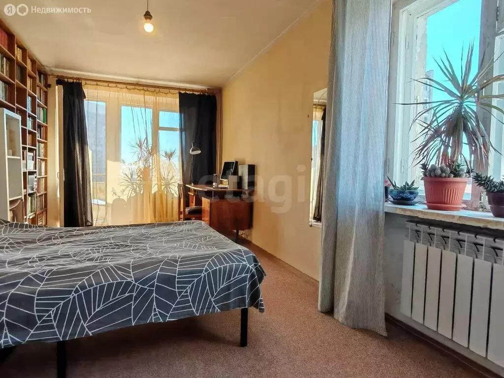 3-комнатная квартира: Саратов, улица имени И.В. Мичурина, 62/64 (65 м) - Фото 0