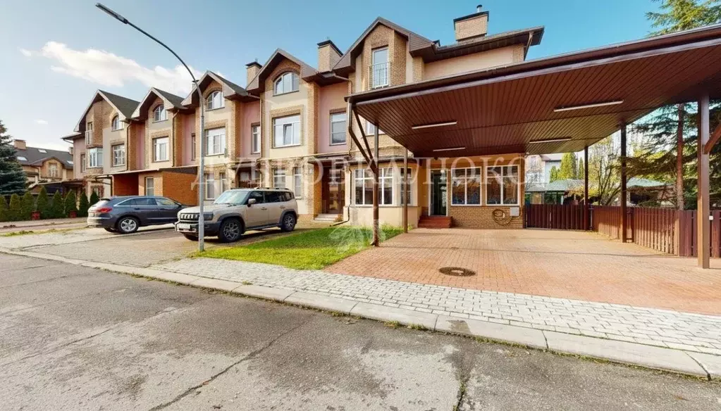 Таунхаус в Москва д. Сосенки, ул. Ореховая, 5/2 (250 м) - Фото 1