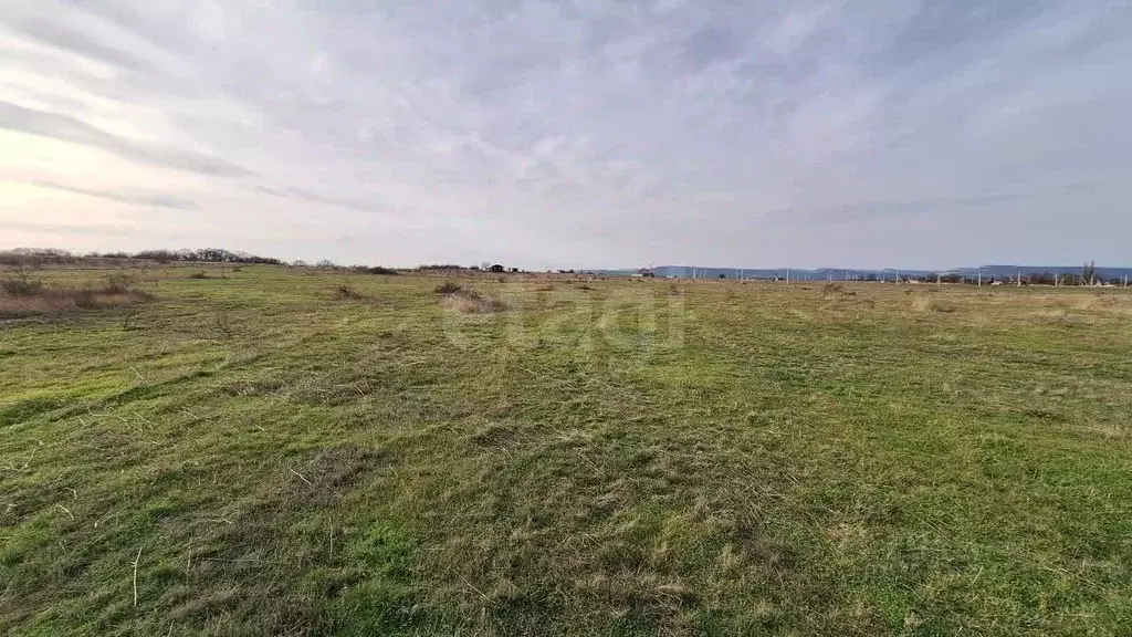 Участок в Крым, Симферопольский район, Перовское с/пос, с. ... - Фото 1