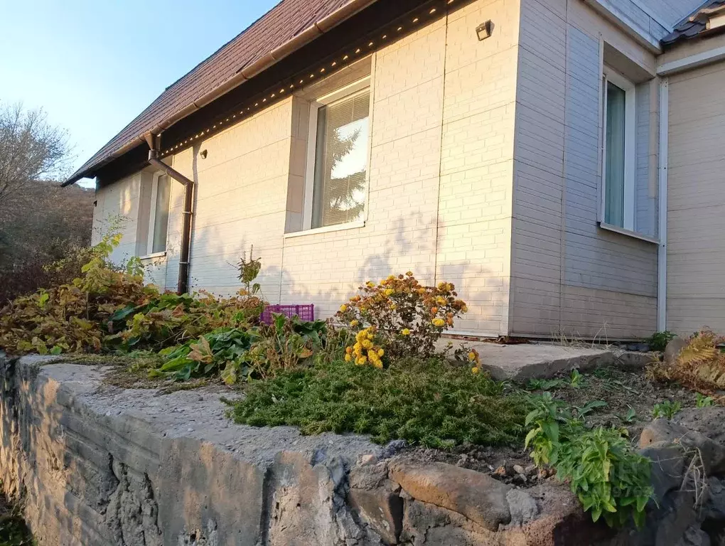 Коттедж в Приморский край, Уссурийский городской округ, с. ДЭУ-196  ... - Фото 1