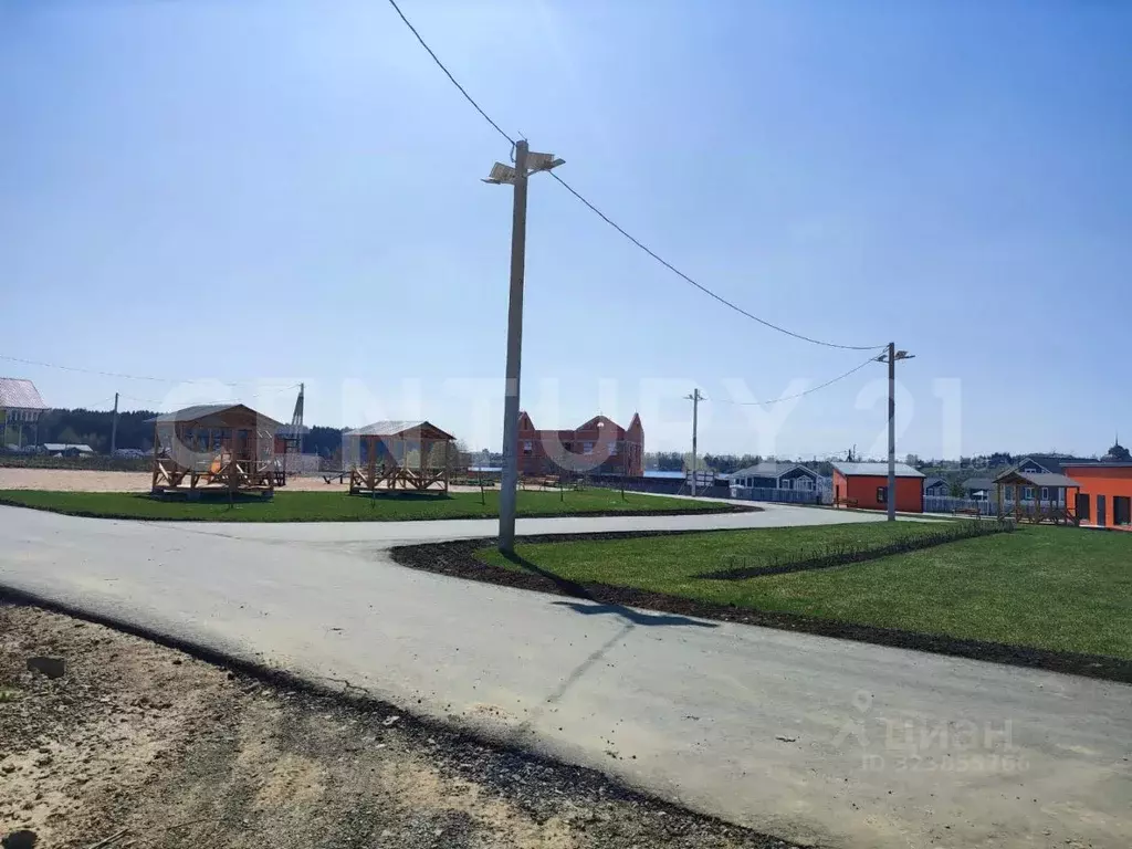 Участок в Калужская область, Совхоз Боровский с/пос, д. Комлево пер. ... - Фото 1