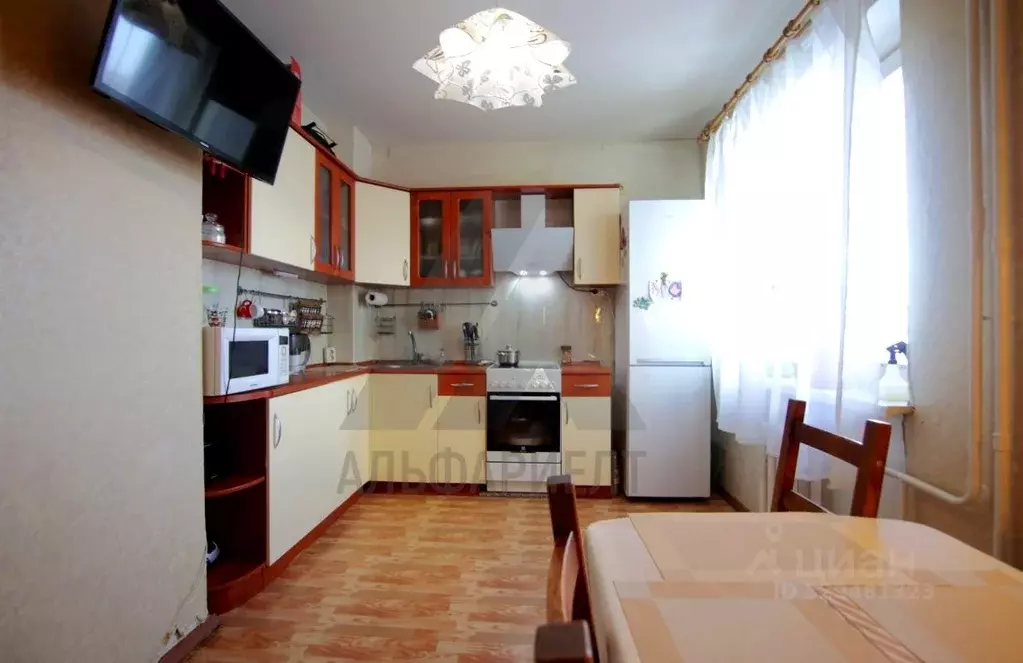 3-к кв. Омская область, Омск ул. 6-я Линия, 180 (77.1 м) - Фото 1