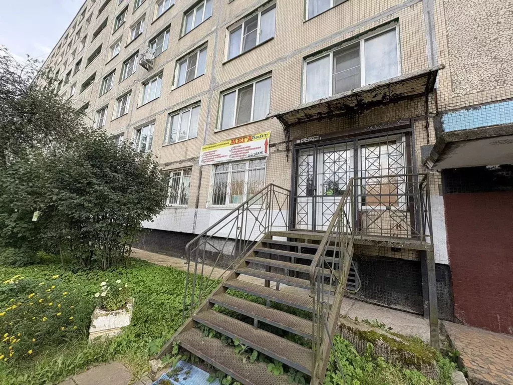 Торговая площадь в Ленинградская область, Тихвин 3-й мкр, 1 (65 м) - Фото 0
