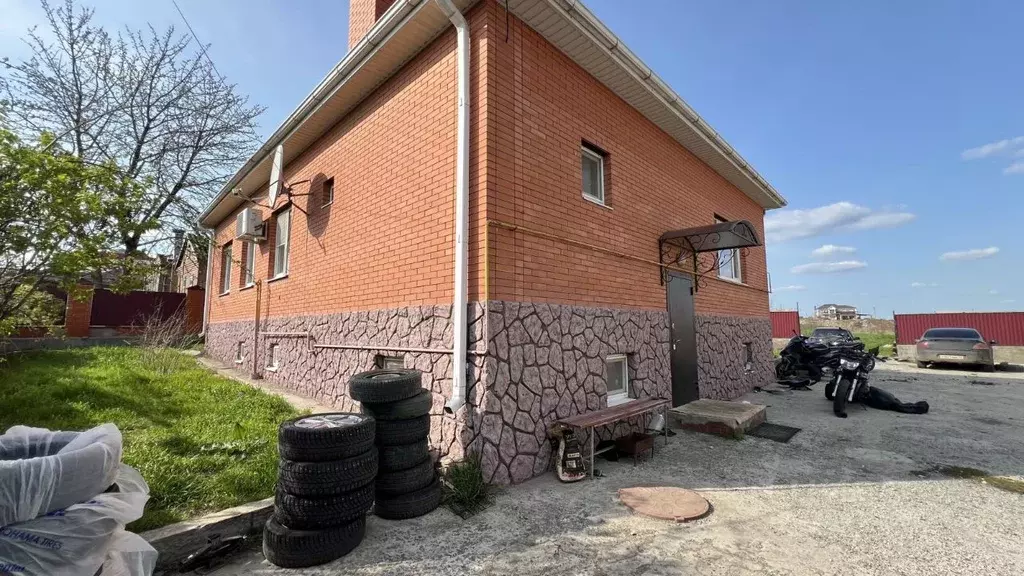 Дом в Ростовская область, Мясниковский район, с. Чалтырь ул. ... - Фото 1