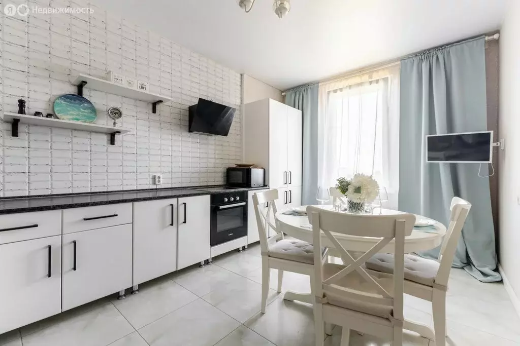 3-комнатная квартира: Казань, проспект Победы, 139к2 (83 м) - Фото 1