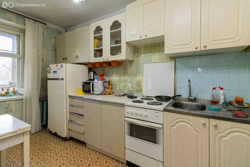 3-комнатная квартира: Тюмень, улица Елизарова, 74 (63.8 м) - Фото 1
