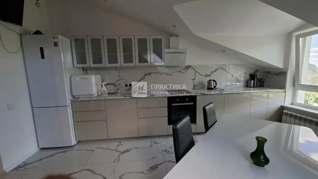Продается 3-комнатная квартира - Фото 1