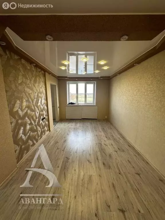 3-комнатная квартира: Клин, Клинская улица, 4к2 (67 м) - Фото 0