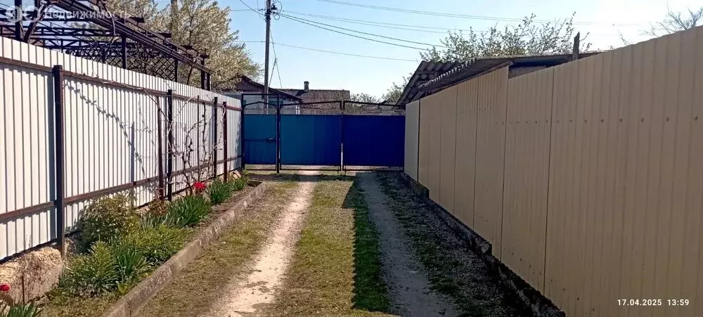3-комнатная квартира: станица Гостагаевская, Комсомольская улица, 83 ... - Фото 0