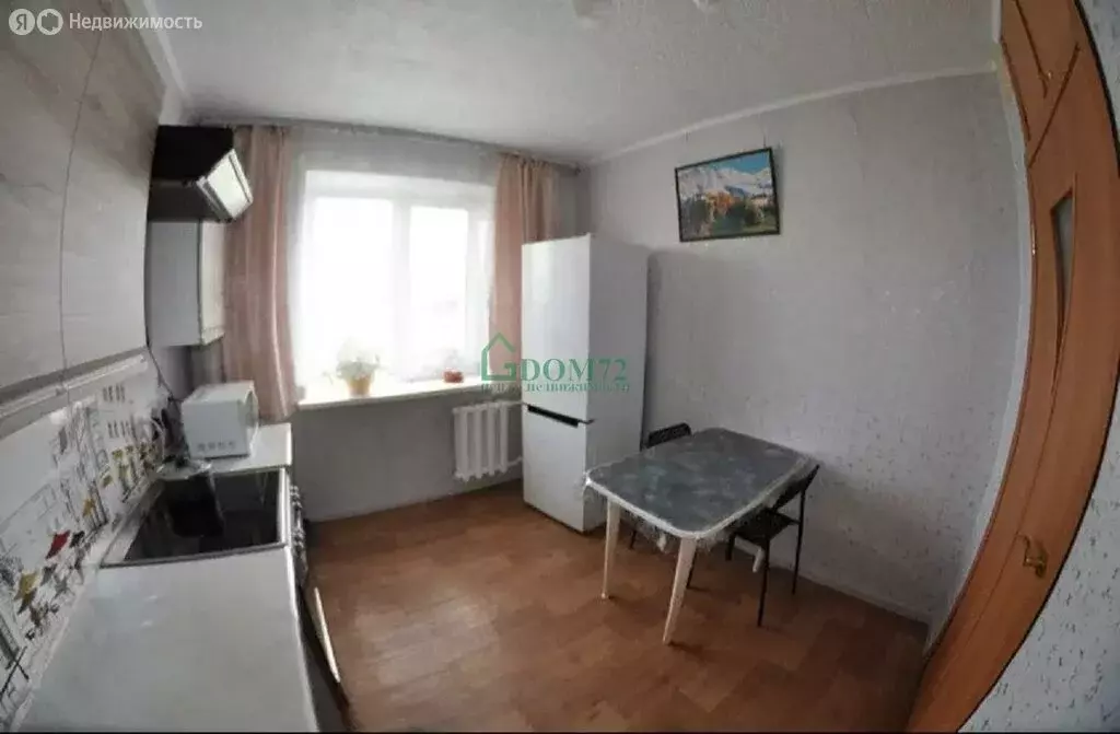 3-комнатная квартира: Тобольск, 4-й микрорайон, 37 (66.8 м) - Фото 0