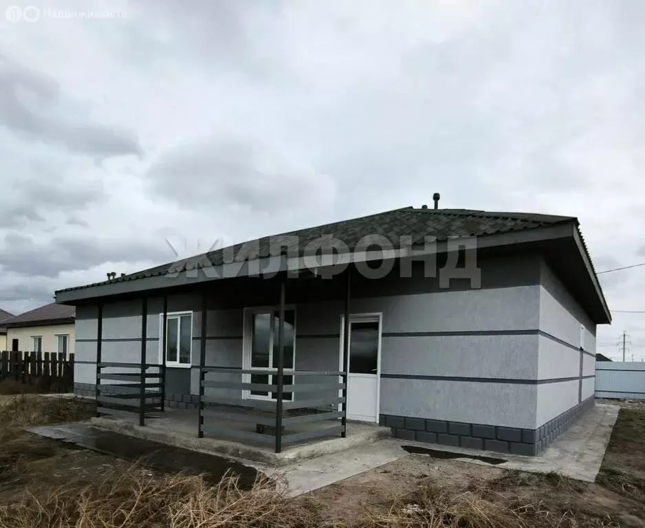 Дом в Усть-Абаканский район, посёлок Тепличный, Зелёная улица (150 м) - Фото 1