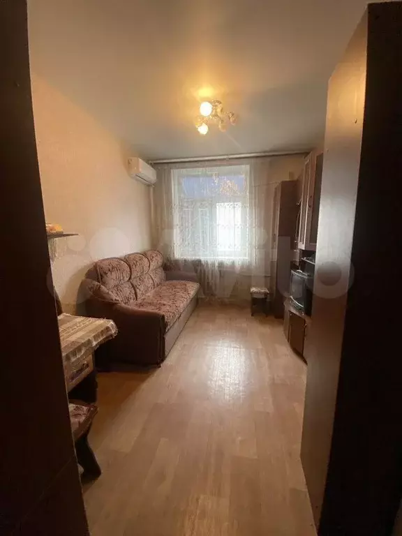 Комната 15 м в 3-к., 4/4 эт. - Фото 0