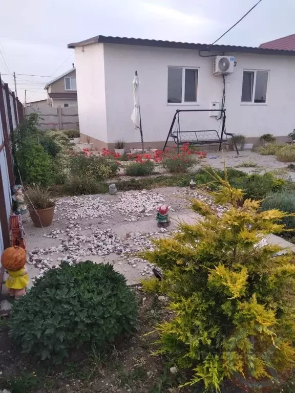 Дом в Крым, Сакский район, с. Молочное ул. Токарева, 1 (50 м) - Фото 2