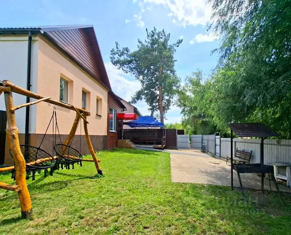 Дом в Саратовская область, Энгельс Лесная ул., 50А (100 м) - Фото 1