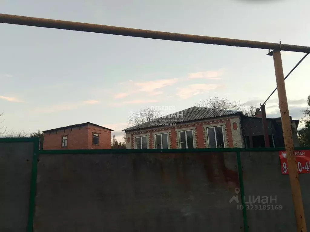 Дом в Ростовская область, Шахты Пригородная ул., 15 (100 м) - Фото 1