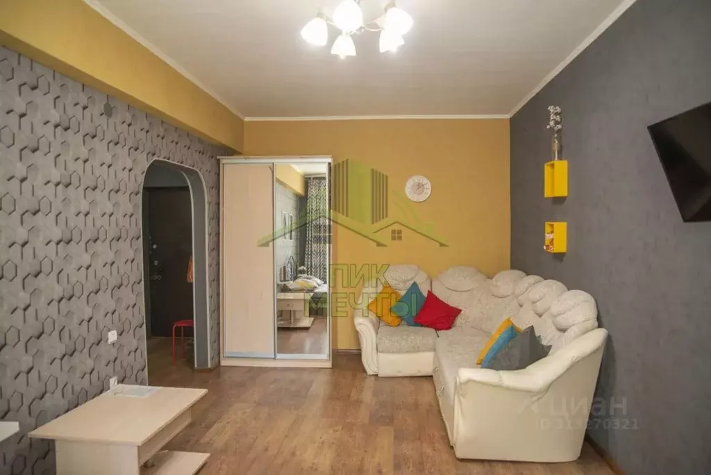 1-к кв. Бурятия, Улан-Удэ ул. Смолина, 81 (38.3 м) - Фото 1