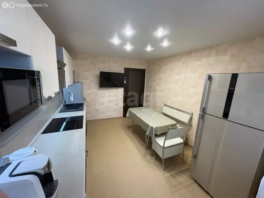 3-комнатная квартира: Саратов, улица имени Ю.И. Менякина, 8 (72.1 м) - Фото 2