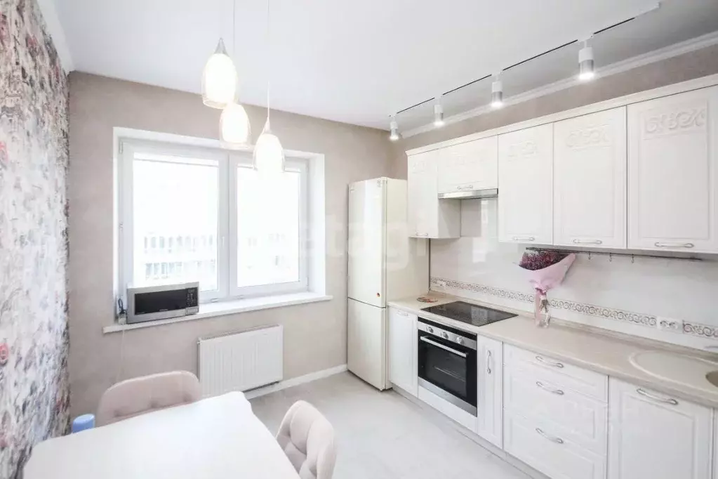 2-к кв. Тюменская область, Тюмень ул. Мельникайте, 2к11 (58.7 м) - Фото 1