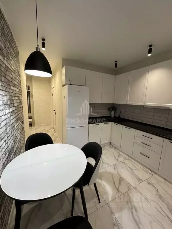 1-к кв. Брянская область, Брянск ул. Горбатова, 18 (42.0 м) - Фото 1