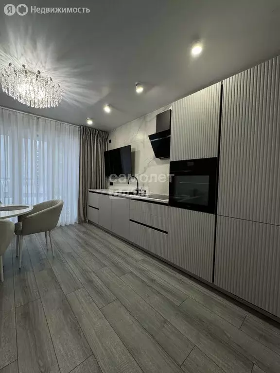 2-комнатная квартира: село Первомайский, улица Оружейников, 1/6 (55 м) - Фото 1