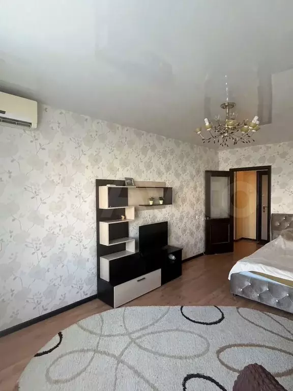 1-к. квартира, 39 м, 4/10 эт. - Фото 0