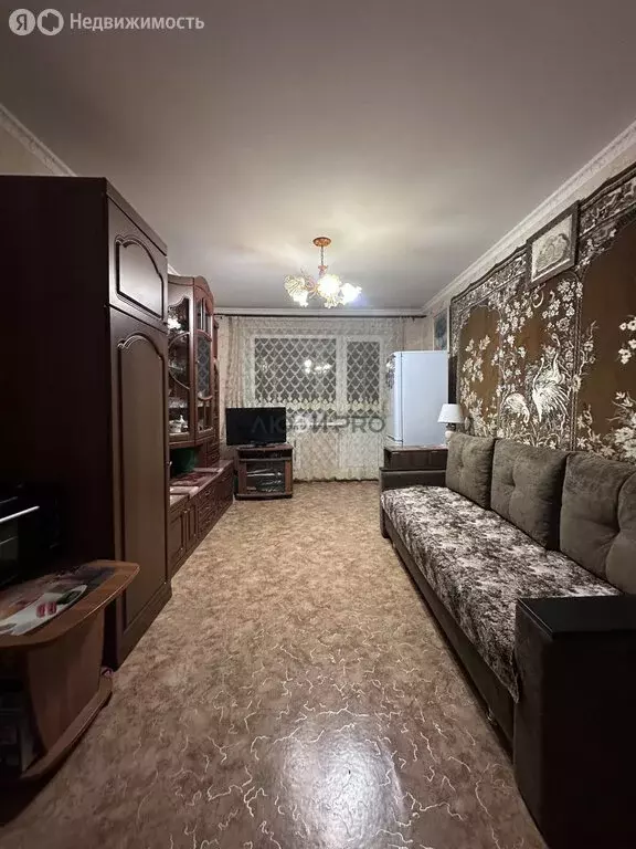 3-комнатная квартира: Уфа, улица Коммунаров, 69 (58.9 м) - Фото 1