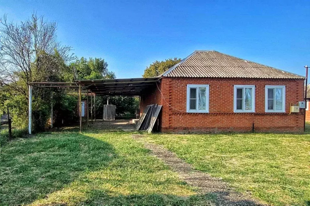 Дом в Адыгея, Тахтамукай аул ул. 40 лет Победы (50 м) - Фото 1