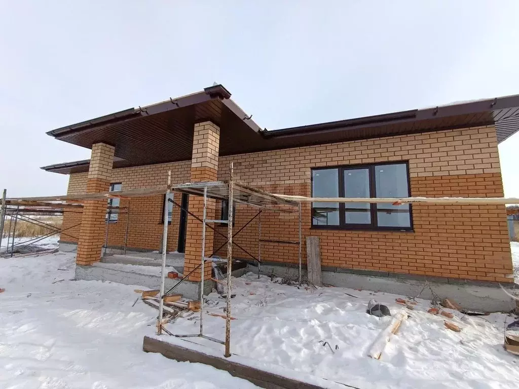 Дом в Курская область, Курский район, Полянский сельсовет, с. ... - Фото 1