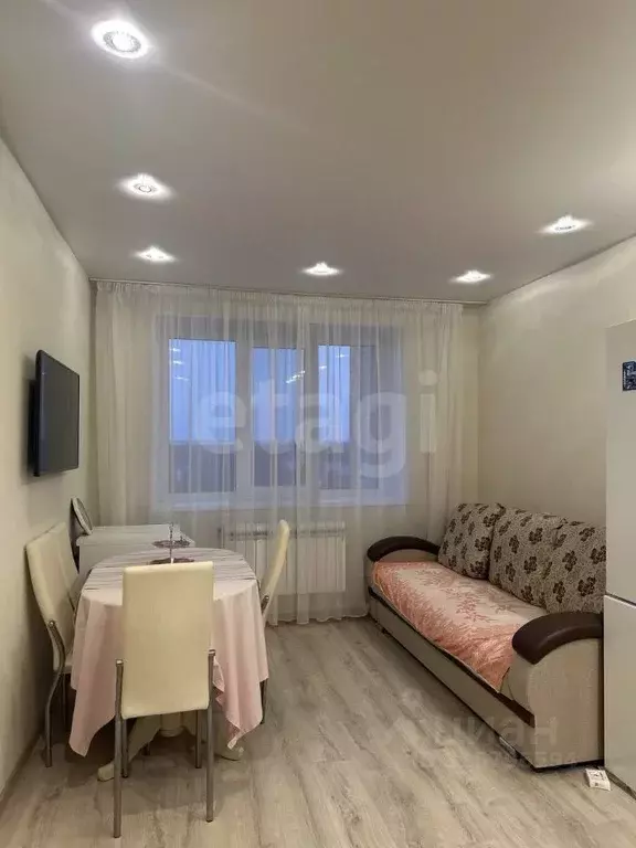 2-к кв. Ханты-Мансийский АО, Сургут ул. Есенина, 8 (58.0 м) - Фото 1