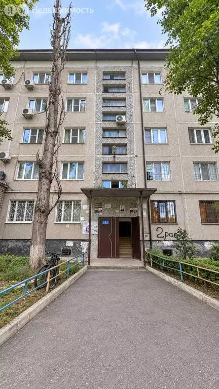2-комнатная квартира: Махачкала, улица Абдуллы Гаджиева, 36 (50 м) - Фото 1