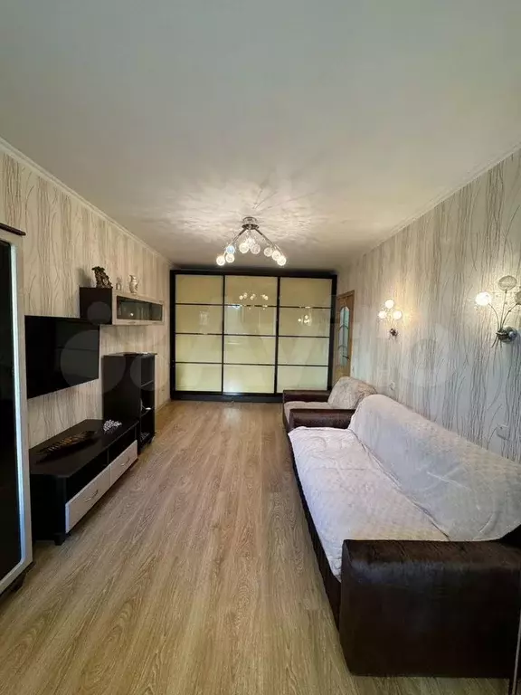 1-к. квартира, 40 м, 4/9 эт. - Фото 1