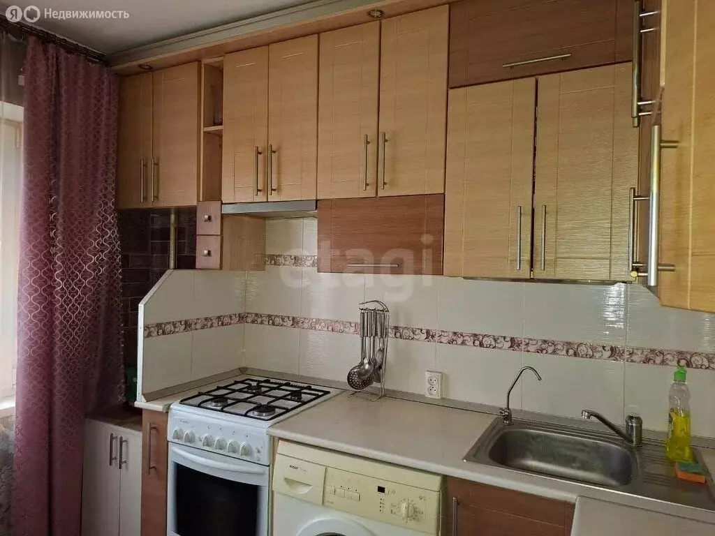 3-комнатная квартира: Омск, улица Романенко, 8 (49.7 м) - Фото 2