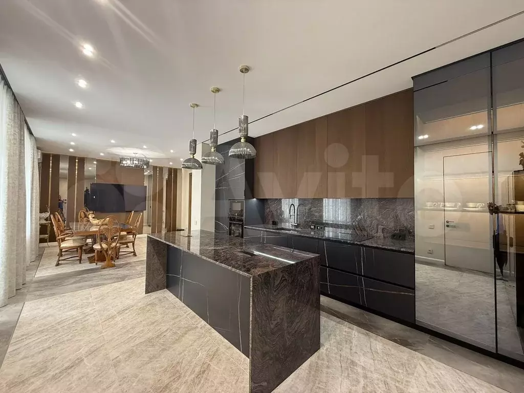 5-к. квартира, 220 м, 4/4 эт. - Фото 0
