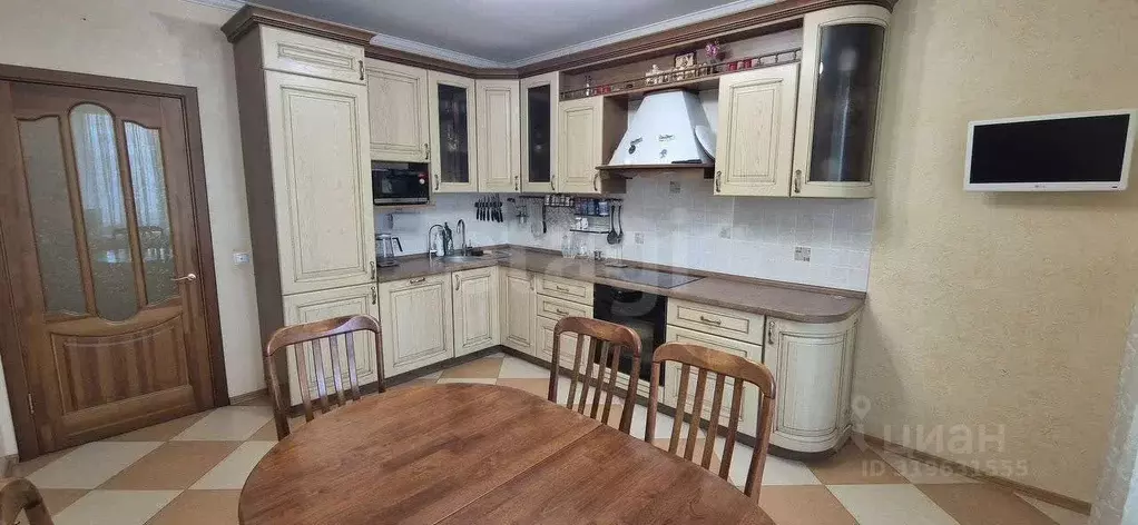 3-к кв. Пермский край, Пермь ул. Голева, 9А (112.0 м) - Фото 0