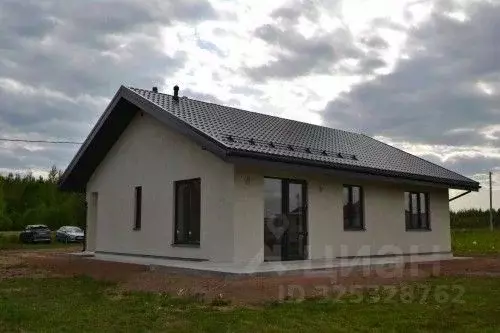 Дом в Новгородская область, Новгородский район, Ракомское с/пос, д. ... - Фото 1