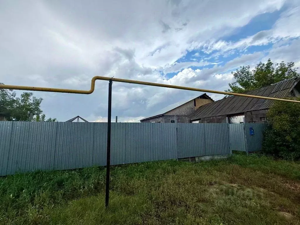 Дом в Оренбургская область, Сакмарский район, с. Украинка Пролетарская ... - Фото 2