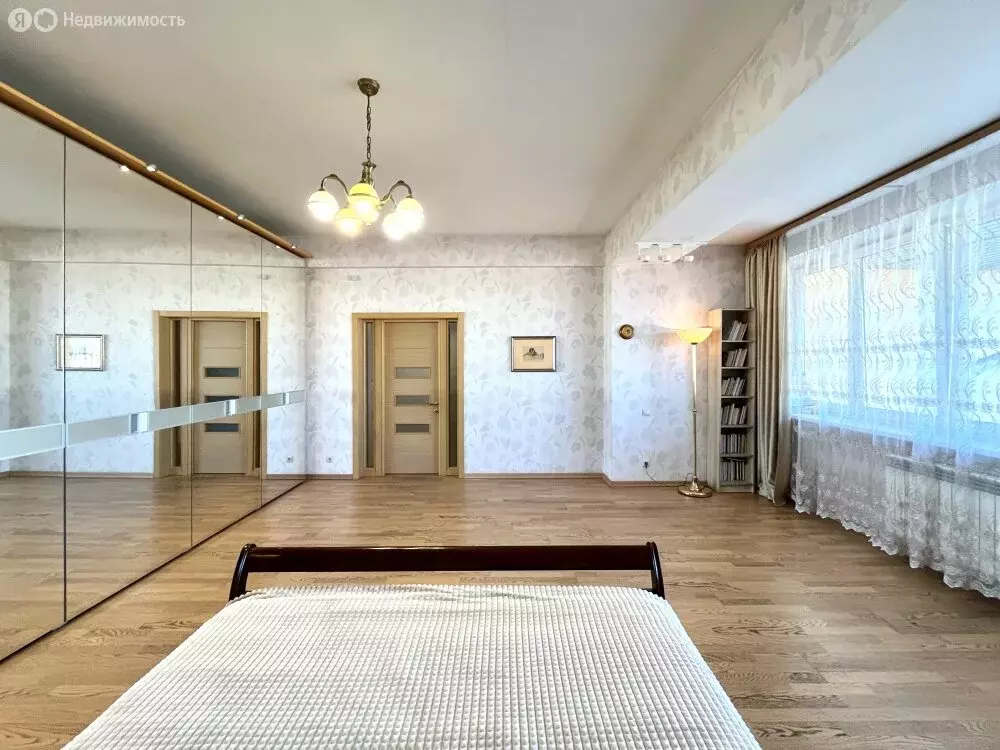 3-комнатная квартира: Иркутск, бульвар Гагарина, 68В (159 м) - Фото 1